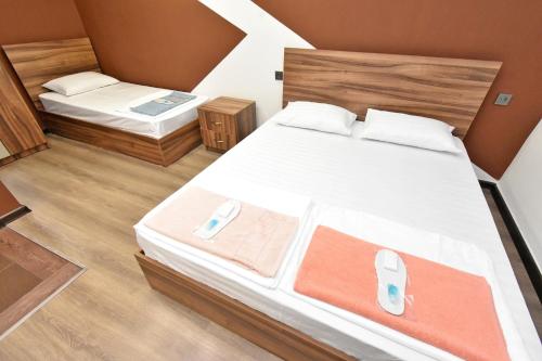 Postel nebo postele na pokoji v ubytování Guset House City