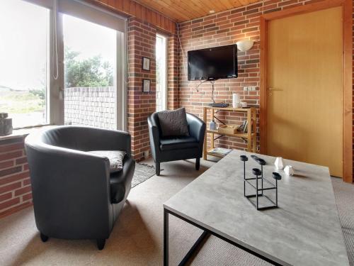 TV a/nebo společenská místnost v ubytování Holiday Home Andriana - 600m from the sea by Interhome