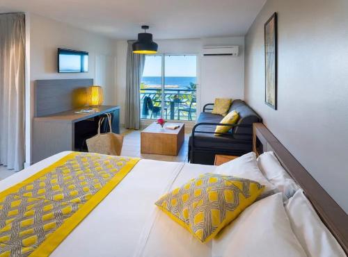 Postel nebo postele na pokoji v ubytování Charmant studio à Saint François 25 m² avec piscine