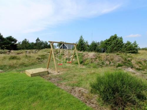 ブラーバンドにあるHoliday Home Soili - 1-2km from the sea by Interhomeの芝生の中に設置された公園