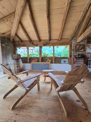 a room with two chairs and a table and a couch at Le Perine 6 in Valdobbiadene
