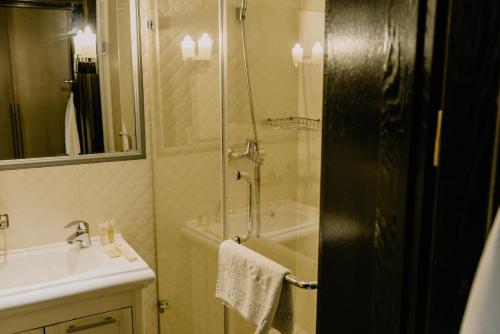 Bilik mandi di PlazaHotel