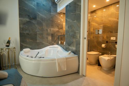 Ένα μπάνιο στο Ricci & Capricci Exclusive Room