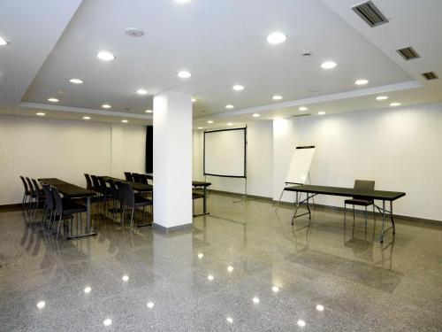 Οι επιχειρηματικές εγκαταστάσεις ή/και οι αίθουσες συνεδριάσεων στο NH La Avanzada