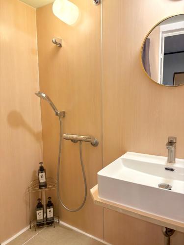Spacious Modern Japanese-Style 3BR House Walk to Tenma Izakaya Area Direct Access to Umeda & Namba