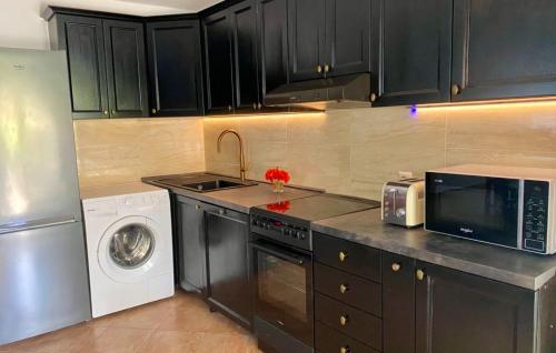 Dapur atau dapur kecil di Villa Anni with pool island Krk by Villas Guide