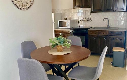 Dapur atau dapur kecil di Villa Anni with pool island Krk by Villas Guide