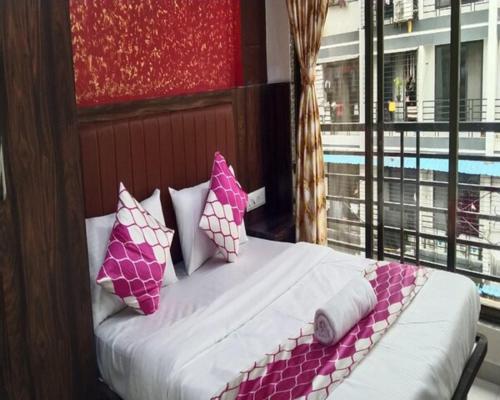Postel nebo postele na pokoji v ubytování HOTEL OM SAI