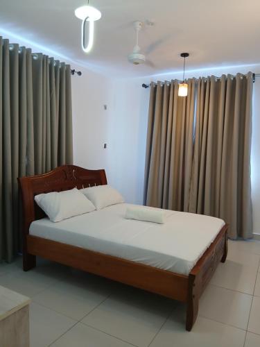 Postel nebo postele na pokoji v ubytování TAUSI RESIDENCE Nyali Mombasa