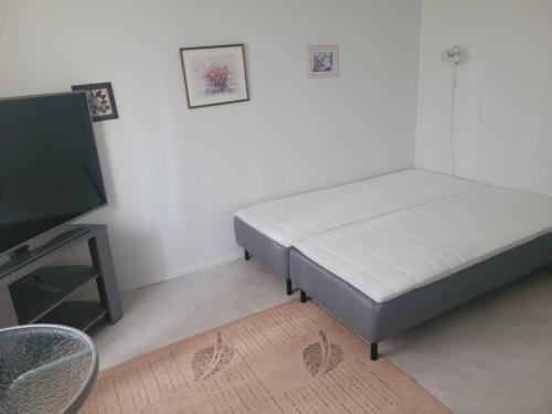 a bedroom with a bed and a flat screen tv at Hossanraitti in Kuusamo