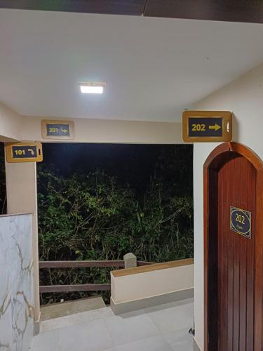 a door in a building with signs on the wall at Flat Cafofinho em MIGUEL PEREIRA in Miguel Pereira