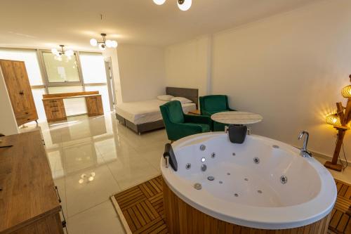 Φωτογραφία από το άλμπουμ του Karamürsel Mohti Otel Fitness Organizasyon σε Karamusal