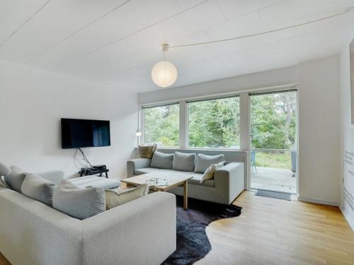 Μια τηλεόραση ή/και κέντρο ψυχαγωγίας στο Holiday Home Flor - 900m from the sea by Interhome