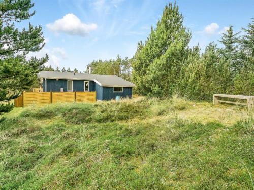 Zahrada ubytování Holiday Home Hughlek - 900m from the sea by Interhome