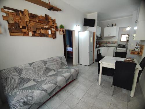 a living room with a couch and a table and a kitchen at Appartamento Gigio - Incisa Valdarno in Vivajo
