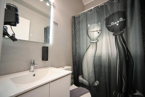 Fos Diamond Suite by Zeus Suites