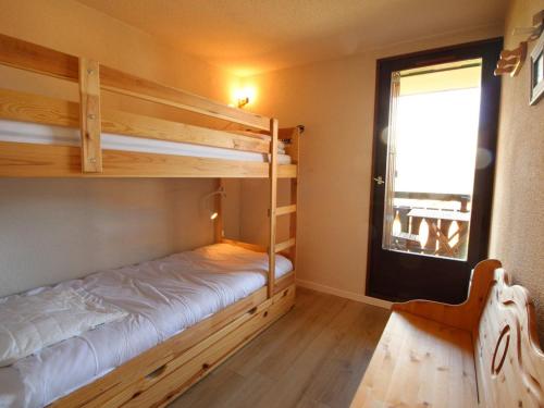 Ένα ή περισσότερα κρεβάτια σε δωμάτιο στο Appartement 2 pièces 5 pers, pied des pistes, garage privé, proche village et commerces - FR-1-572-57