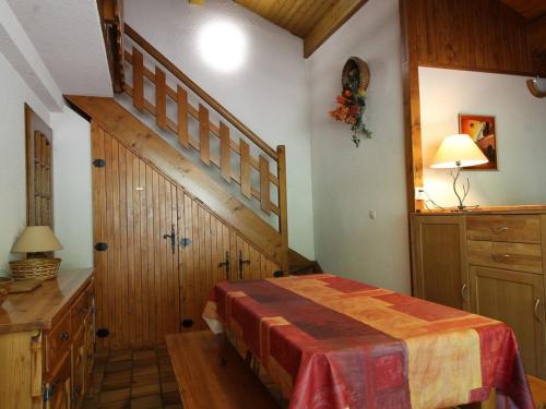 Appartement cosy 5 pers., pied des pistes, balcon est, proche commerces, parking & services - FR-1-572-94