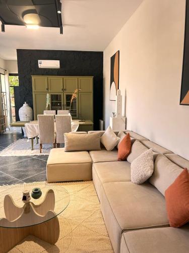 Χώρος καθιστικού στο Charming Modern Villa with swimming pool