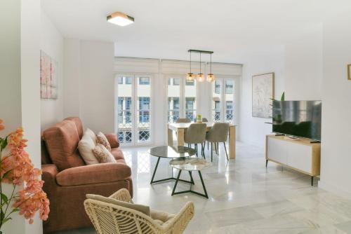 Magnificent Renovated 2 bed 2 bath City Center