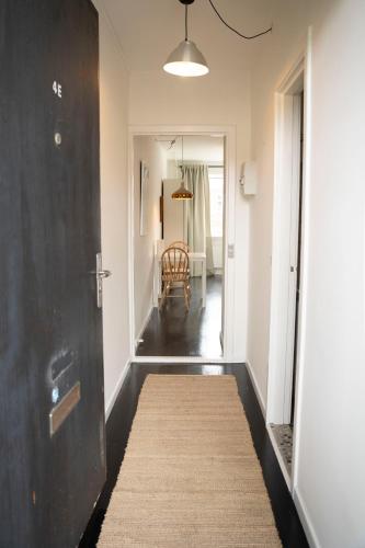 a hallway with a door and a rug on the floor at Central Spacious Studio Apt I 5 Minutes to Metro in Copenhagen