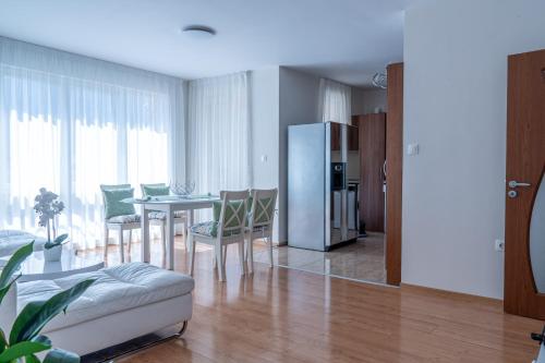 Evgeny's Stylishly Designed 2 Bedroom Apartment plus Garage!