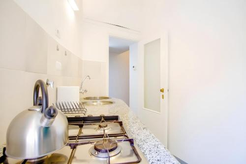 Elegantis Veniero Suite Apartment - 1 Minute Walk to Vatican Museums