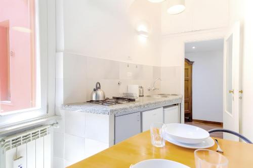 Elegantis Veniero Suite Apartment - 1 Minute Walk to Vatican Museums
