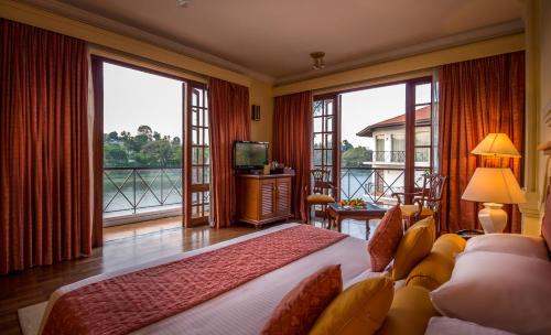 A bed or beds in a room at Mahaweli Reach Hotel