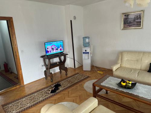 a living room with a couch and a tv on a table at Apartman Struga in Struga