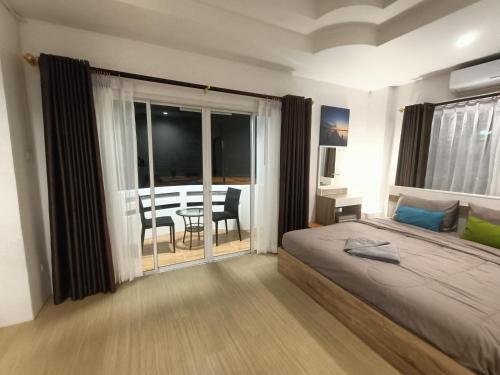 Ein Bett oder Betten in einem Zimmer der Unterkunft Beach front B3 Marie Guest house