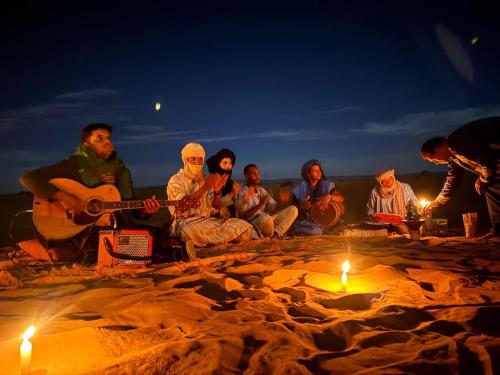Επισκέπτες που μένουν στο Desert Bivouac Mhamid