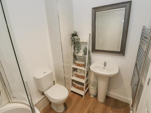 Ένα μπάνιο στο Canal View Apartment