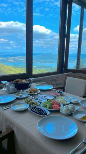 Makanan di atau berdekatan hotel