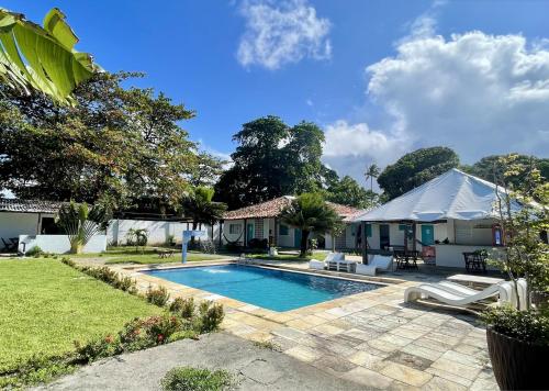 Bazén v ubytování Pousada Villa Mar Porto - Em frente as piscinas naturais nebo v jeho okolí