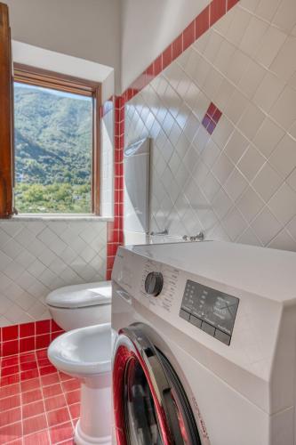 Ένα μπάνιο στο Vesuvius Penthouse Stay near Pompei & Amalfi Coast