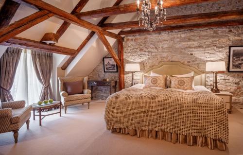 Voodi või voodid majutusasutuse Schlössle Hotel - Small Luxury Hotels of the World toas