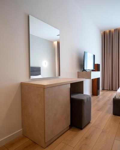 TV a/nebo společenská místnost v ubytování Leo Hotel