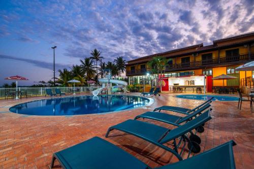 Hồ bơi trong/gần Praia Grande Hotel