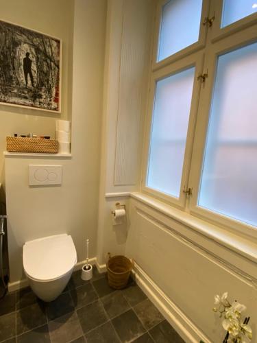 Et badeværelse på Centrum Apartment