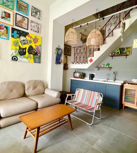Χώρος καθιστικού στο 4人包棟 Good Trip Townhouse 菇憩民宿 加勒比海海島風
