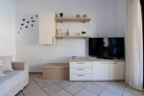 Μια τηλεόραση ή/και κέντρο ψυχαγωγίας στο Emmita's Home - Relax among Red Rocks and Pool