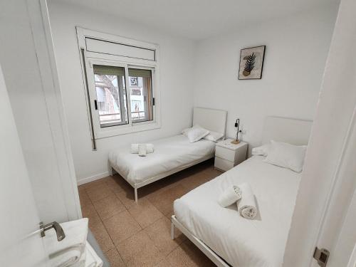 Ένα ή περισσότερα κρεβάτια σε δωμάτιο στο Apartamentos Baymar Playa de Aro