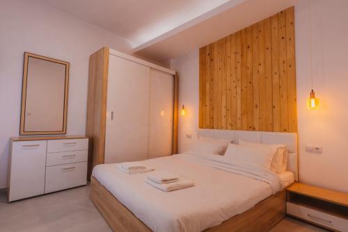 Calmio Athens 4