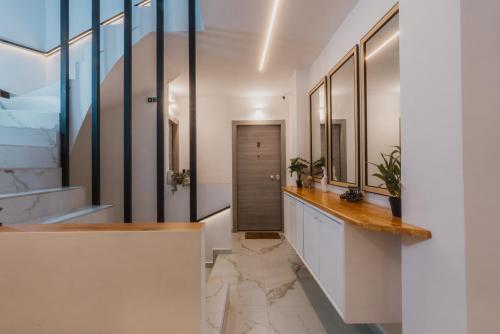 Calmio Athens 4