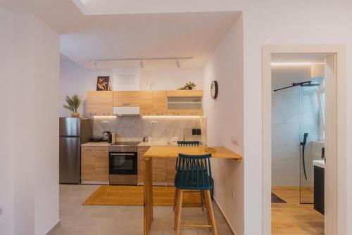 Calmio Athens 4