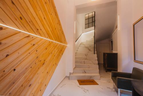 Calmio Athens 4