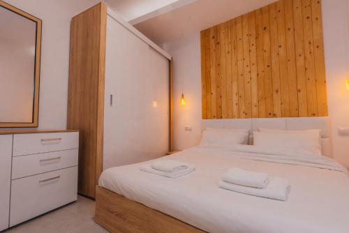 Calmio Athens 4