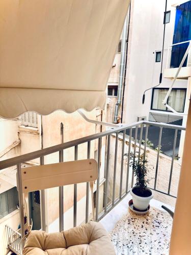 Elegant Acropolis Hideaway , Chic Koukaki Living,4 Persons, near all touristic zones
