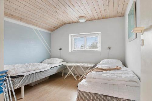 two beds in a room with a window at LN1939-Hjorring-Nordsovej-35 in Hjørring